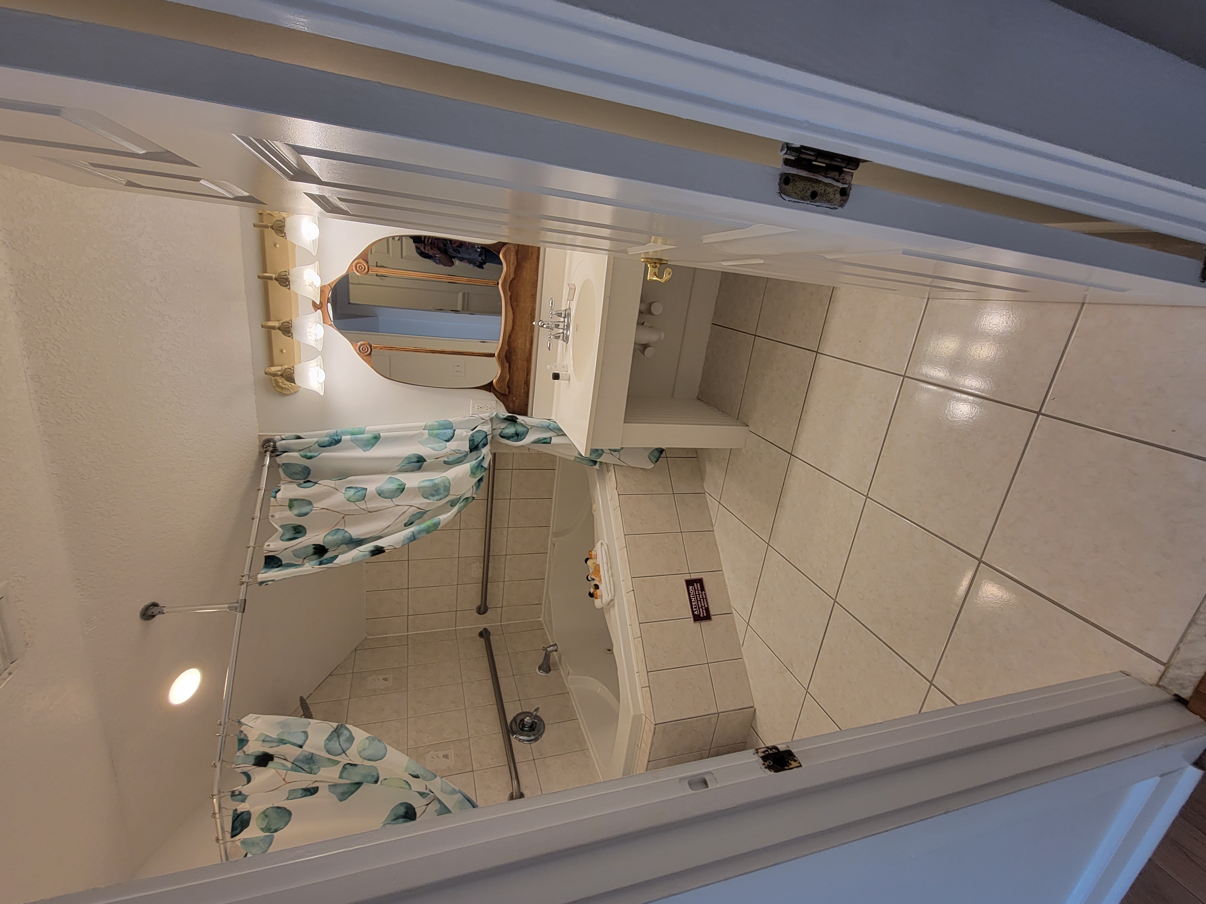 Bathroom with a corner jacuzzi tub