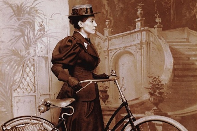 Annie Londonderry - lady with bike