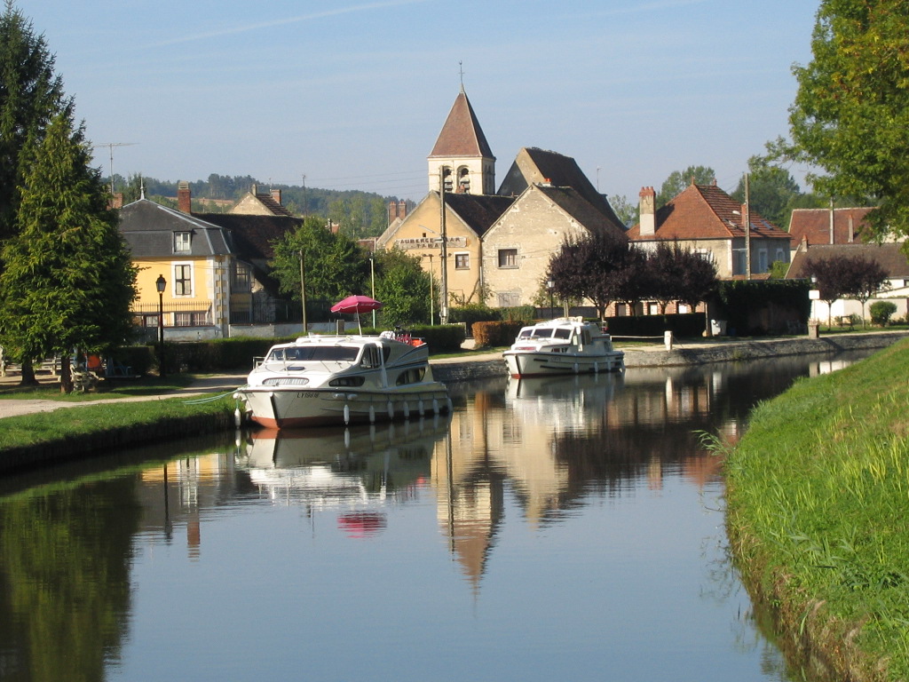 cruising Burgundy France