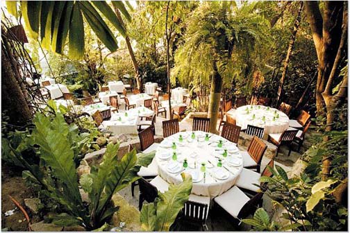 The outdoor dining area at Cafe des Artistes