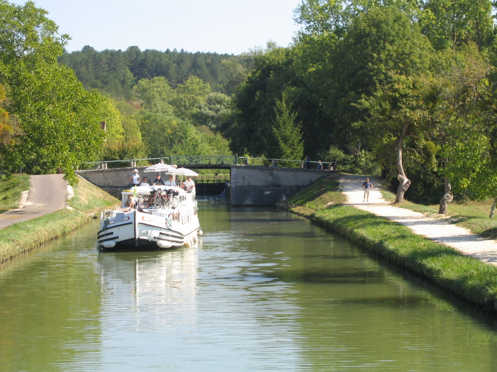 cruising Burgundy France