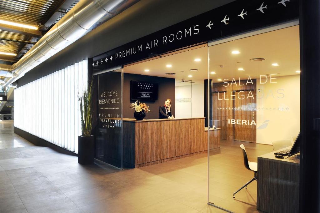 Air Rooms Madrid Airport Hotel entrance