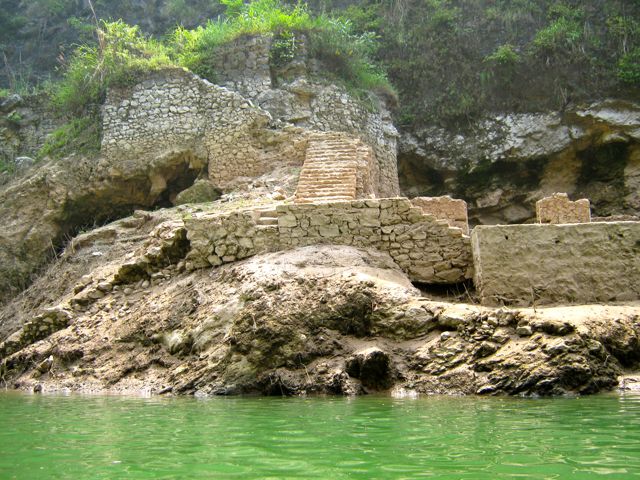 Ancient stone stairway to the Yangtze river