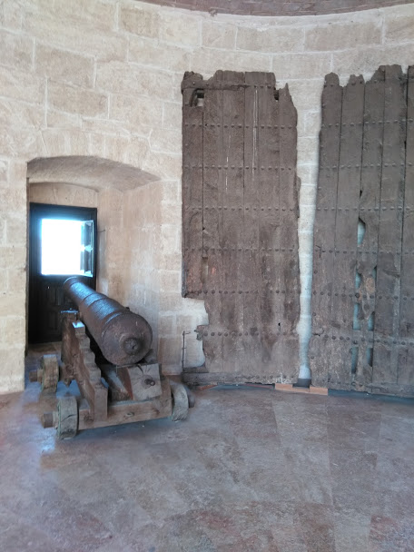 canon and huge old door in the Alcazaba Almeria