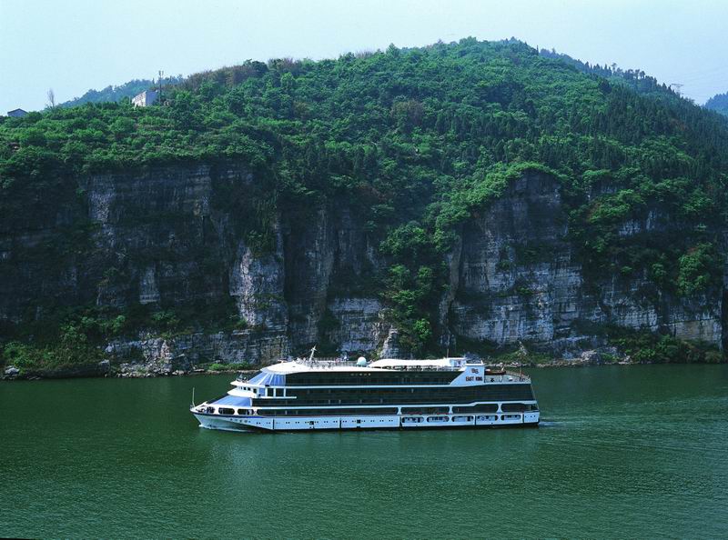 Yangtze river cruise boat