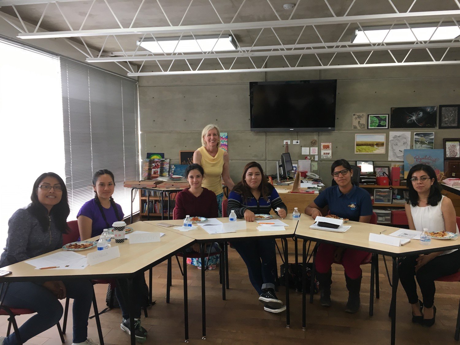 A teacher with students in a classroom Mexico